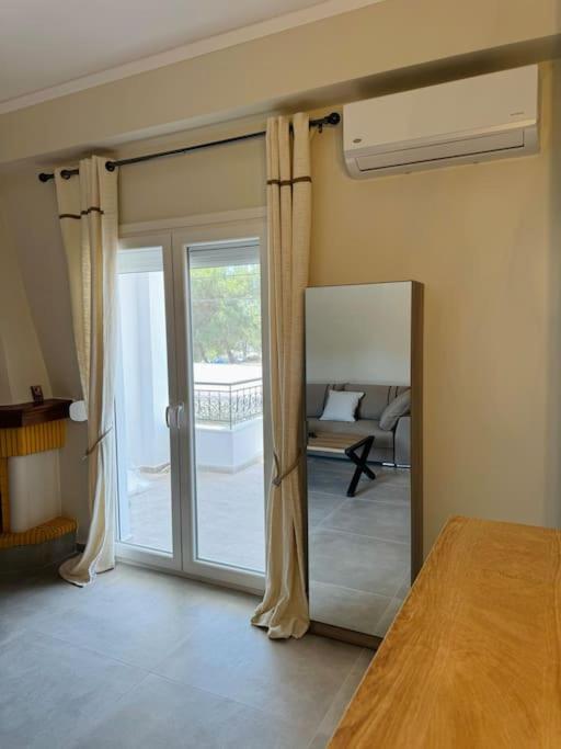 Seaviewapartment Ofrínion Exterior photo